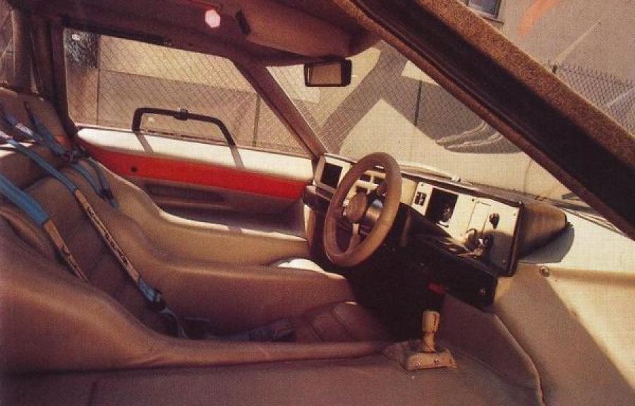 Интерьер Michelotti Lola Ultimo 1981 года  (фото 4 из 8)
